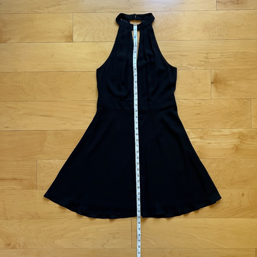 EXPRESS ~ Fit and Flare Halter Cocktail Mini Dress & Keyhole Neckline ~ Size 2 - Picture 5 of 7